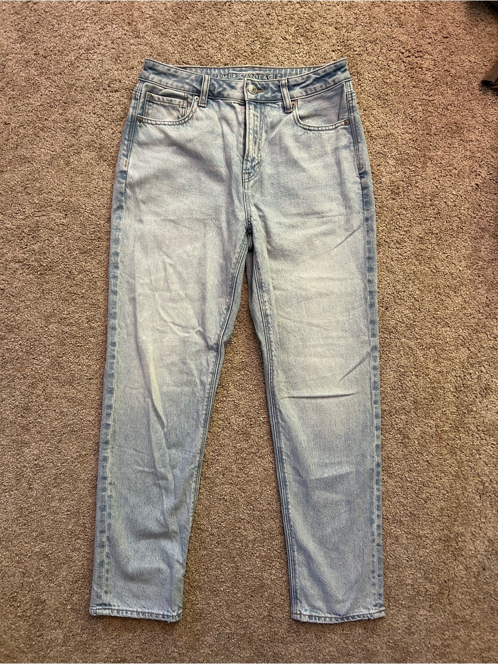 American Eagle Light Wash Strigid Mom Jean